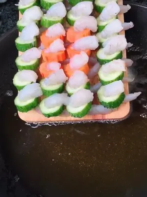 翡翠虾环做给你爱的人.喜欢双击加关注教你做美食!