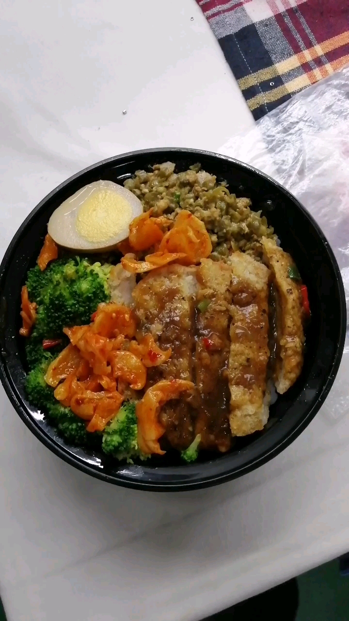 放心早餐抢购的,4块2一份老板赔死了色香味俱全