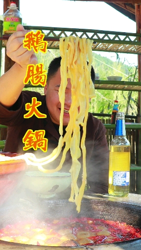 #美食#小伙用10斤鸭肠煮火锅，这下终于吃过瘾了