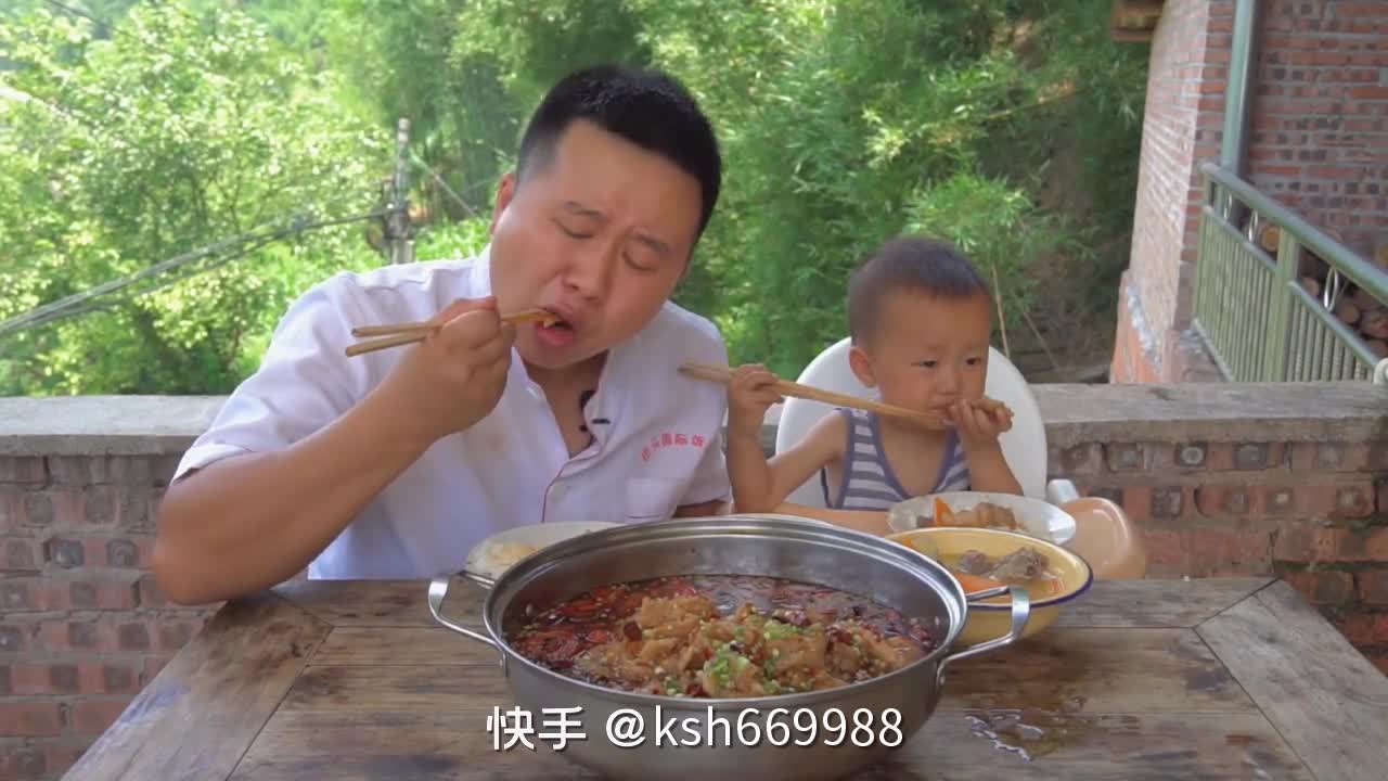 川菜厨师做一道这样的“水煮滑肉”你吃过吗肉片嫩滑麻辣鲜香