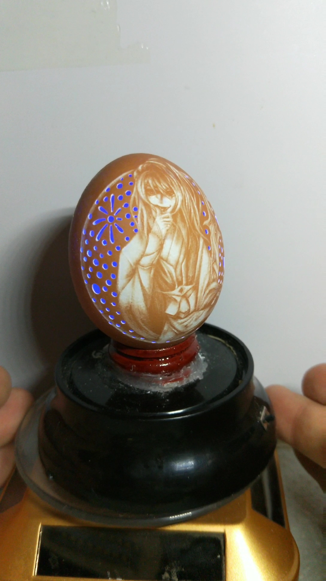 鸡蛋壳雕刻灯笼,漂亮吗?