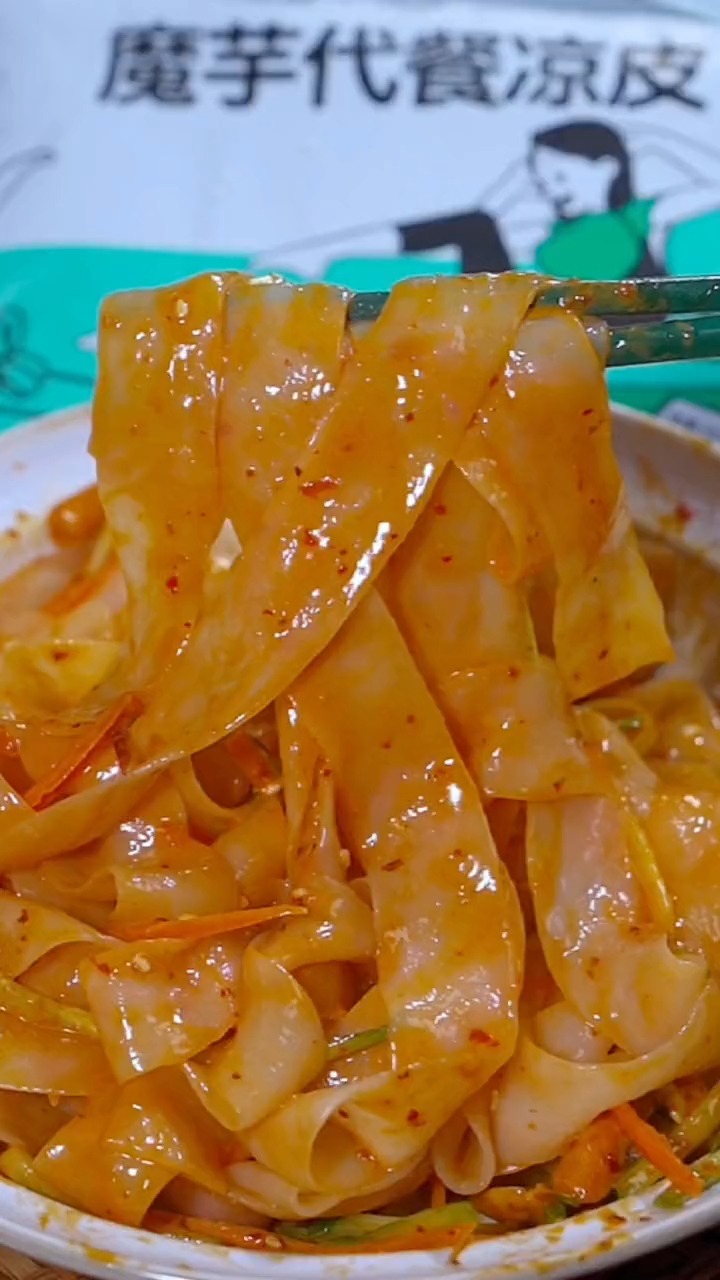 魔芋凉皮拌一拌就可以吃了#美食