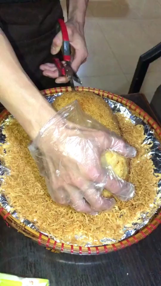 这样的油炸糯米鸡你见过吗,看着就好想吃呀!