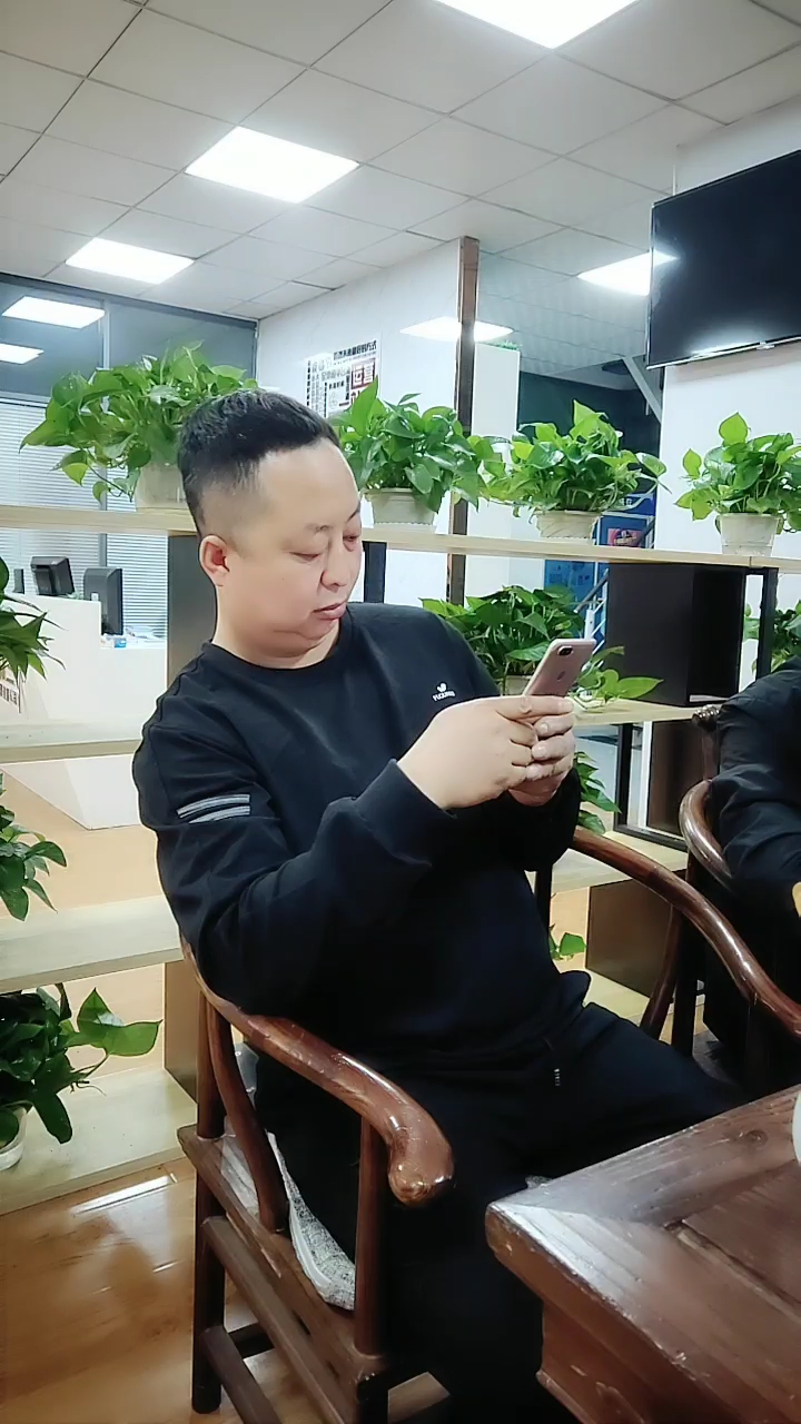 #中国好青年#星期日继续会议,艾可奇让爱创造奇迹