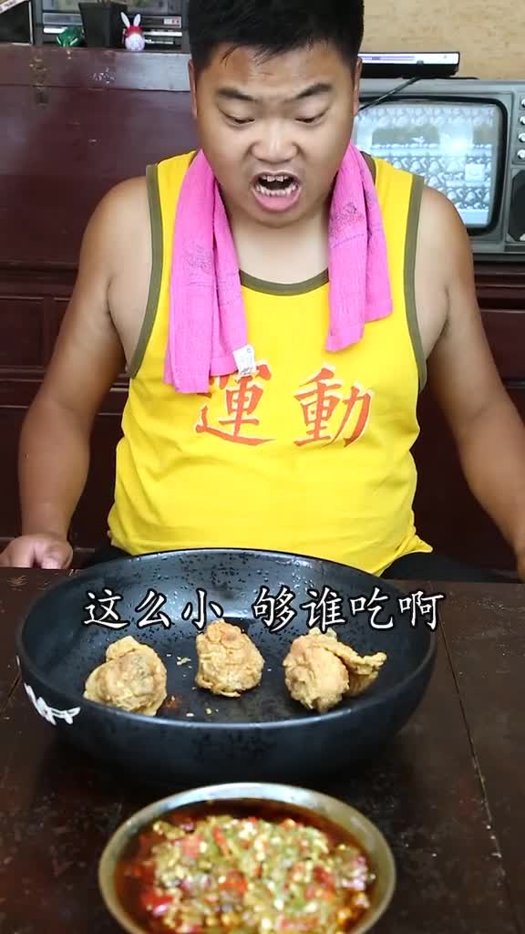 从来没吃过这么大的鸡腿,有人认识这是什么鸡的腿嘛农村美食美食推荐官美食趣胃计划