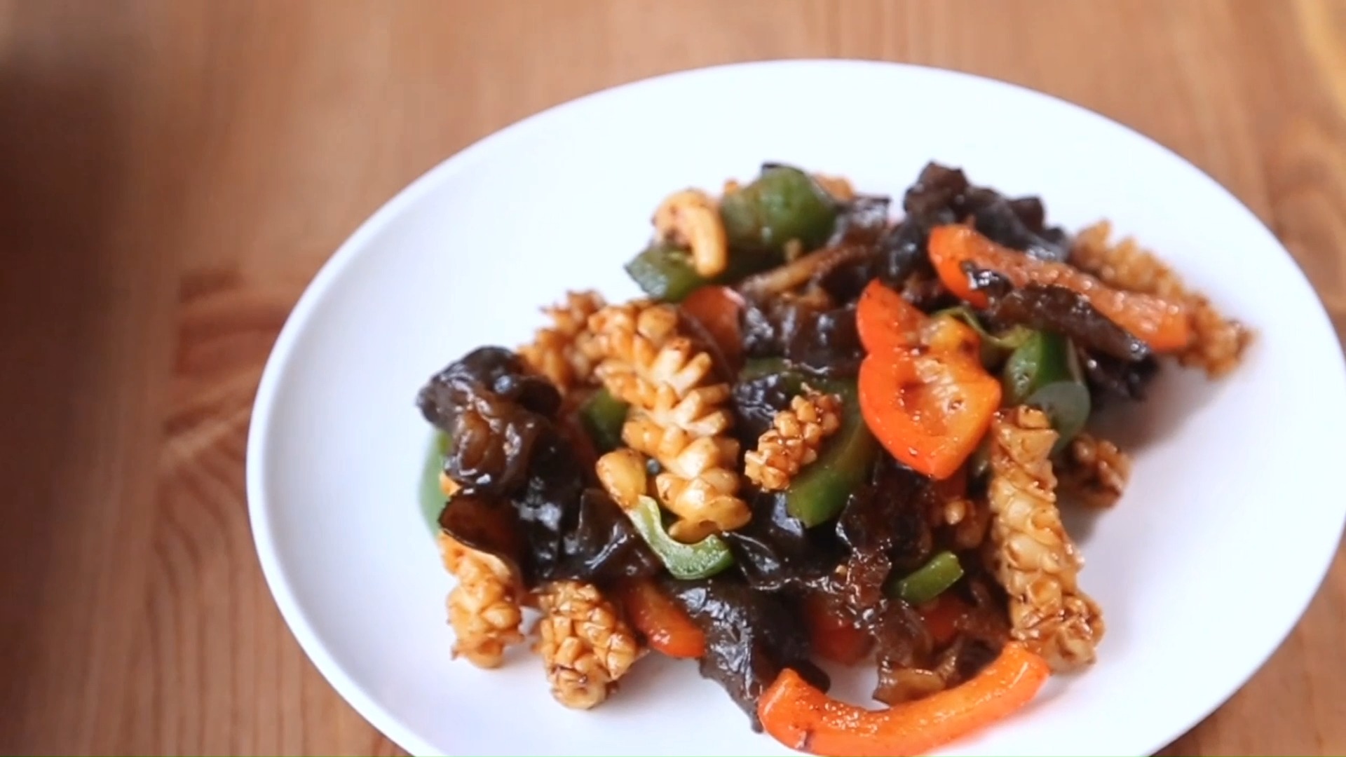 #异乡的春节#爆炒鱿鱼特别的下饭,鲜美味美,味道秒杀餐厅,好吃到你舔盘~