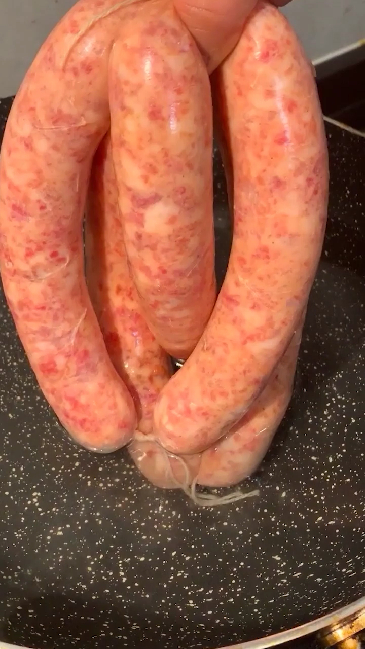 #食神大PK#过年在家自制熏肉肠