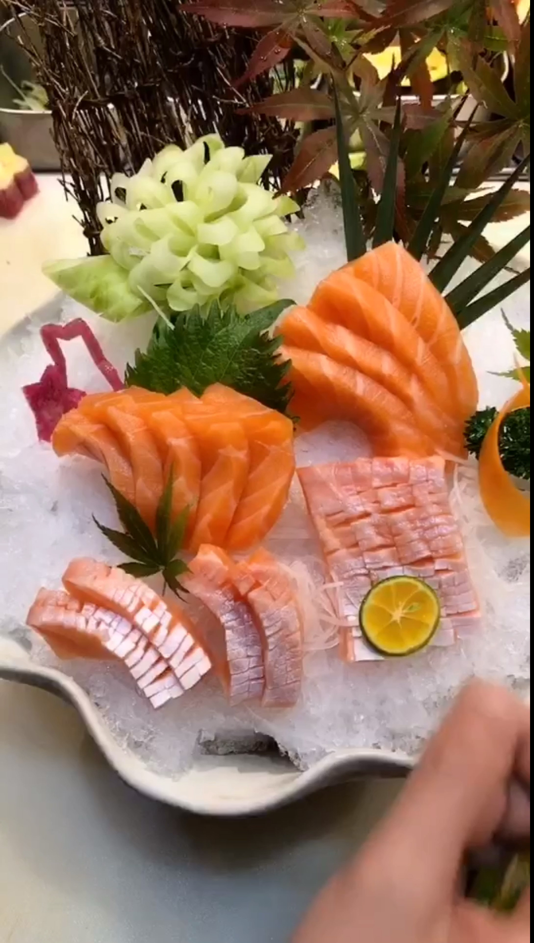 #三文鱼刺身#三文鱼和三文鱼腩的拼盘,有喜欢吃三文鱼的吗?