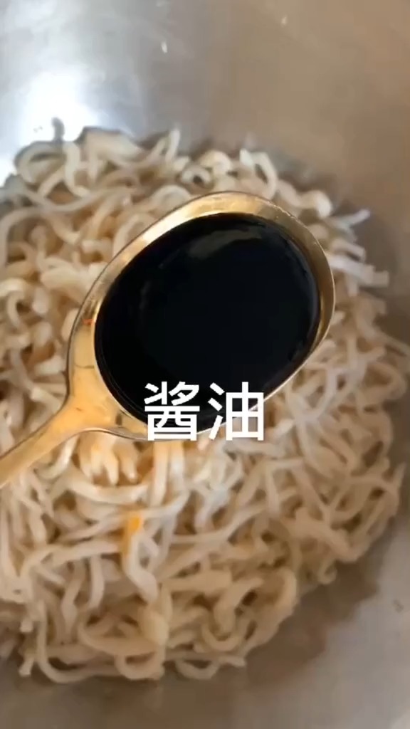#自制美食##新疆美食 #新疆干煸炒面 干煸炒面家庭做法