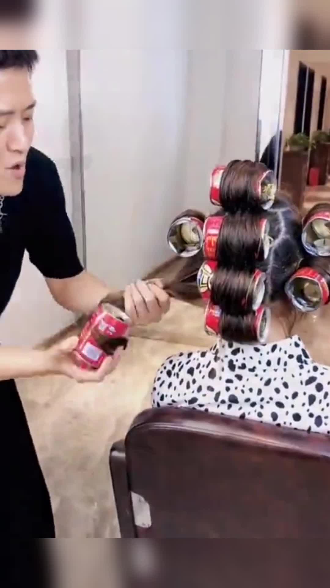 旺仔易拉罐加蜡烛,烫出来的大波浪自然又好看。