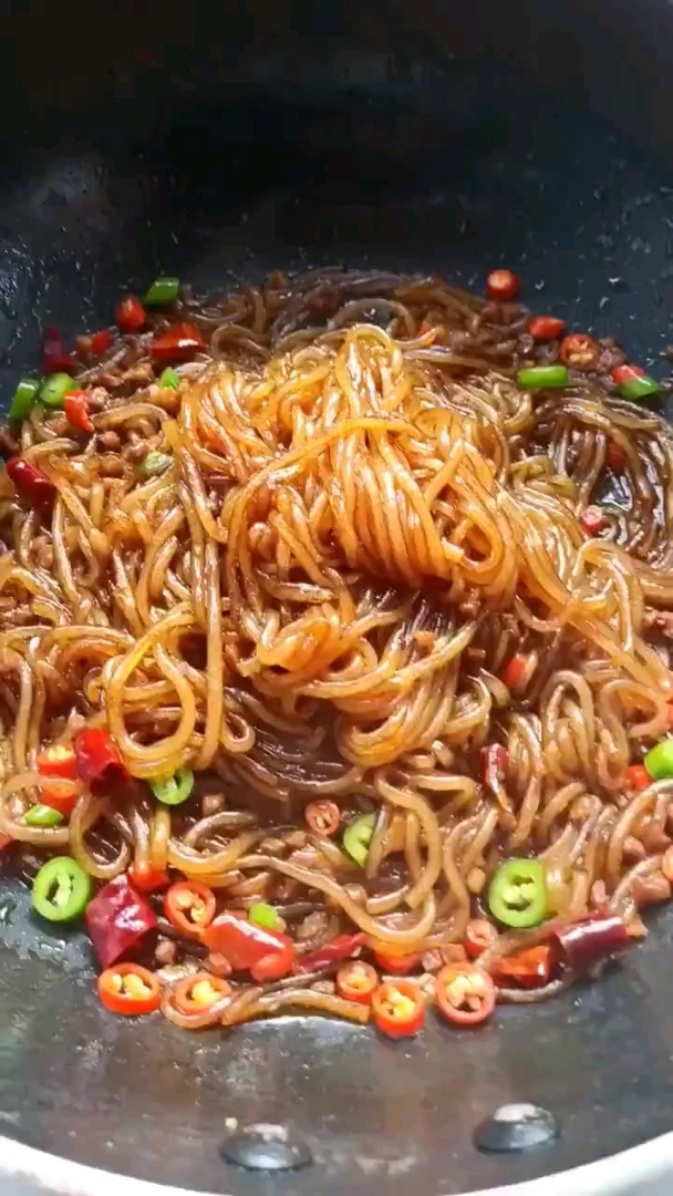 #食神大PK##美食#粉条炒肉丝