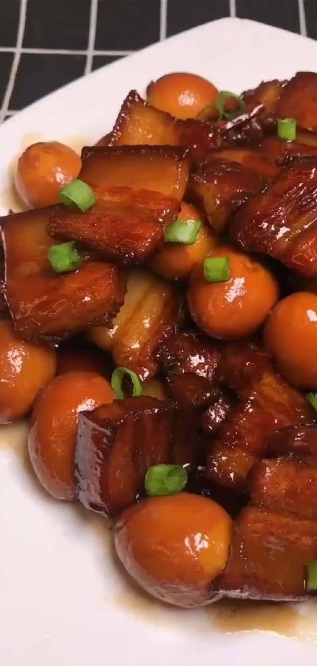 #挑战美食#红烧肉鸽蛋