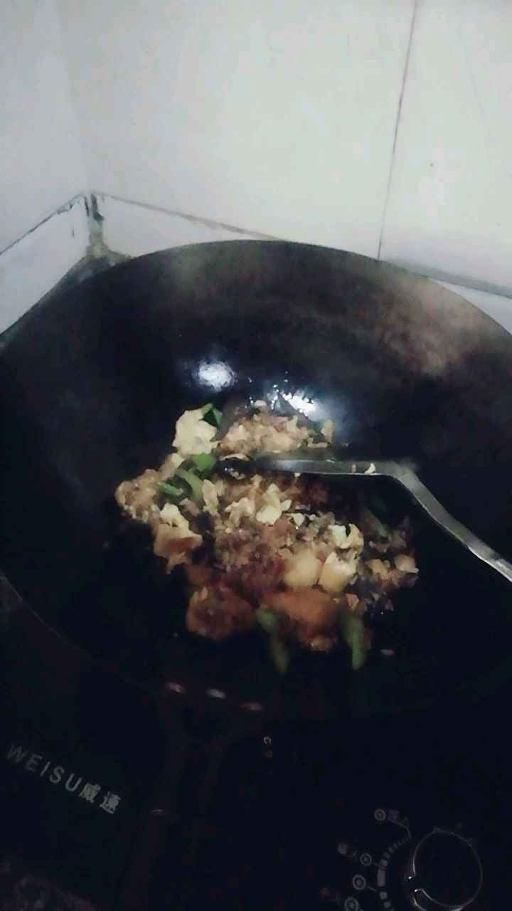 黄氏鸡蛋芹菜木耳干豆腐炒饭