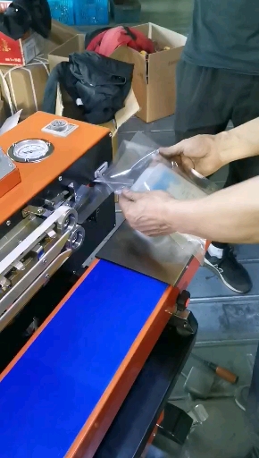 连续式抽真空封口机,口罩,茶叶面包食品都可以真空包装,速度快 效率高技师亲自调试