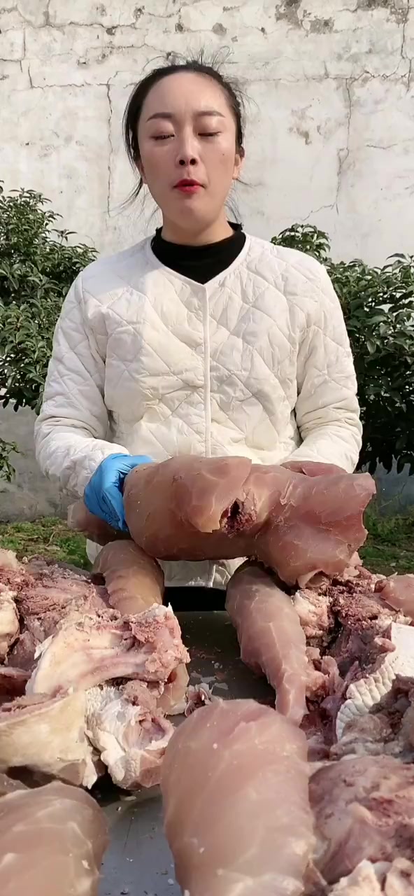 #我要上热门#本地小黄牛牛头肉回家可以红烧爆炒酱香烧白菜炖土豆美食牛脸