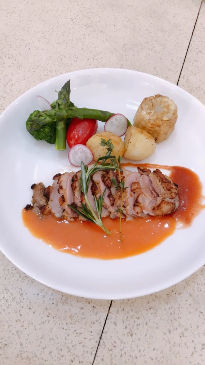 香煎鸭胸配橙汁