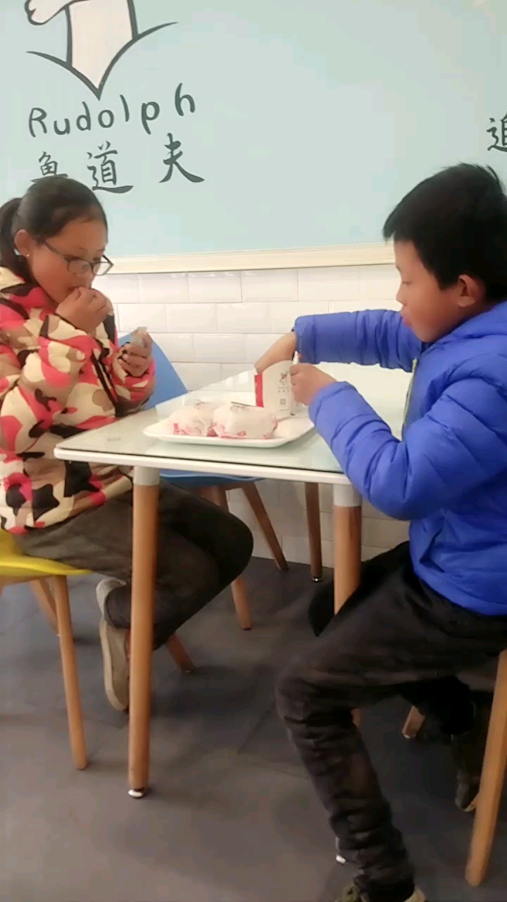 作业写完了带孩子吃汉堡
