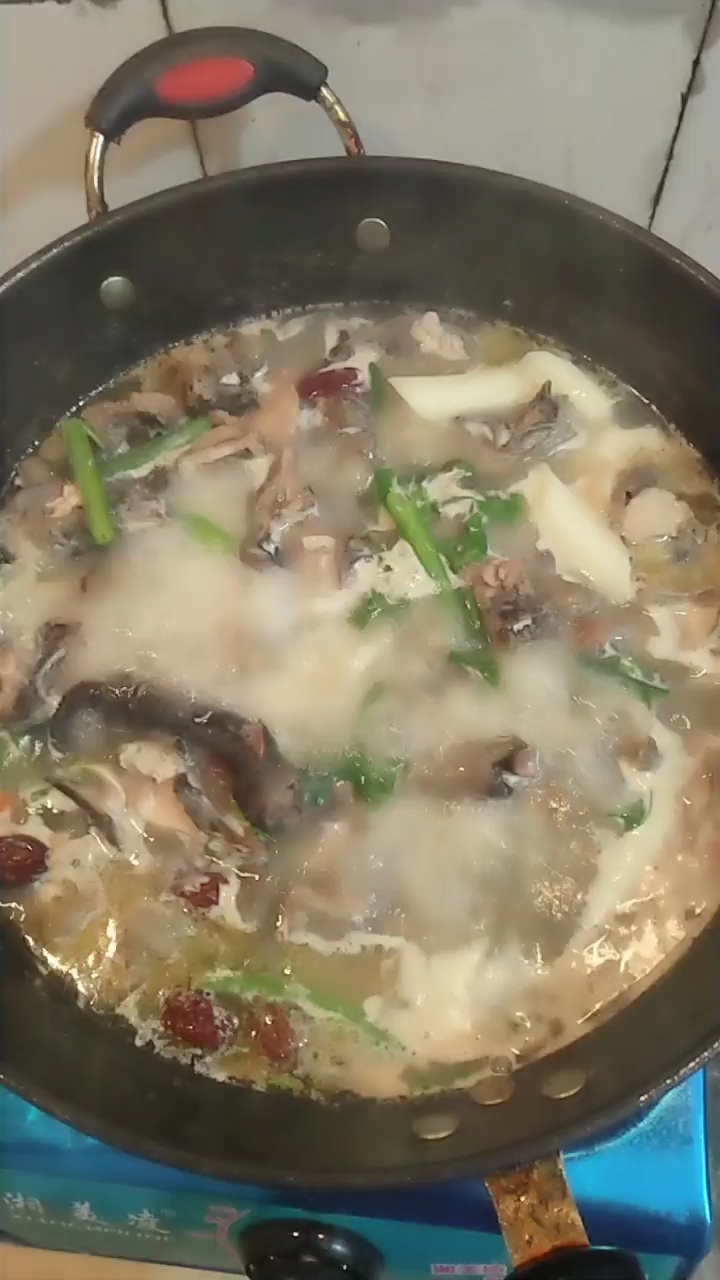 土鸡炖山药营养又好吃