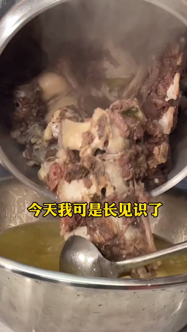 #美食#这大骨头你就啃吧,大骨髓你就吸吧,毛肚牛肝都不限量,太爆赞了!