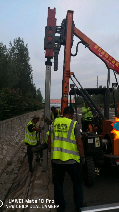 高速公路护栏板,标志牌,防护网施工