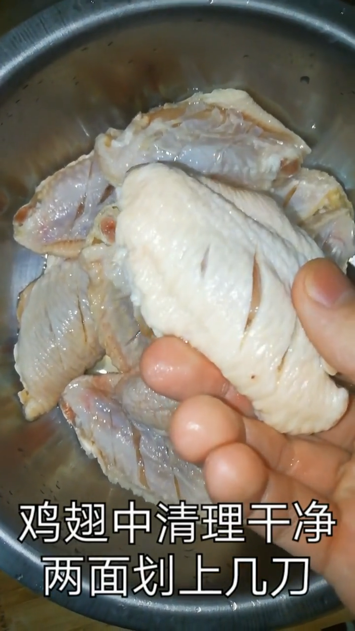 如何用烤箱烤鸡翅。