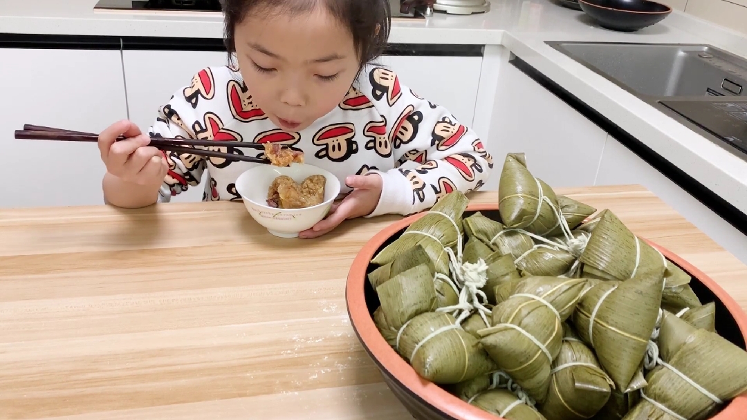 #家乡特色美食#农村姑娘教你包肉粽子,步骤清晰,新手1次成功,孩子超爱吃