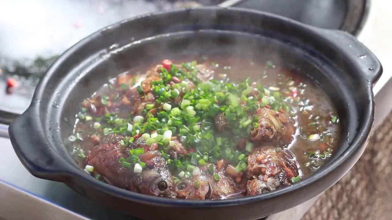 分分钟教您“酱焖鲫鱼”的家常做法,酱香浓郁,鱼肉鲜美 #美食趣胃计划  #我和我的家乡美食