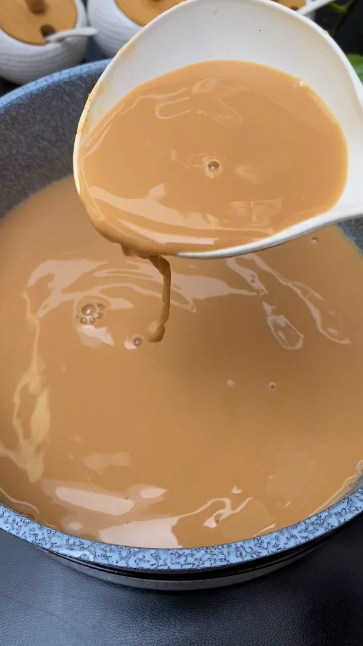 有茶叶就可以做奶茶啦,再也不去外面买了