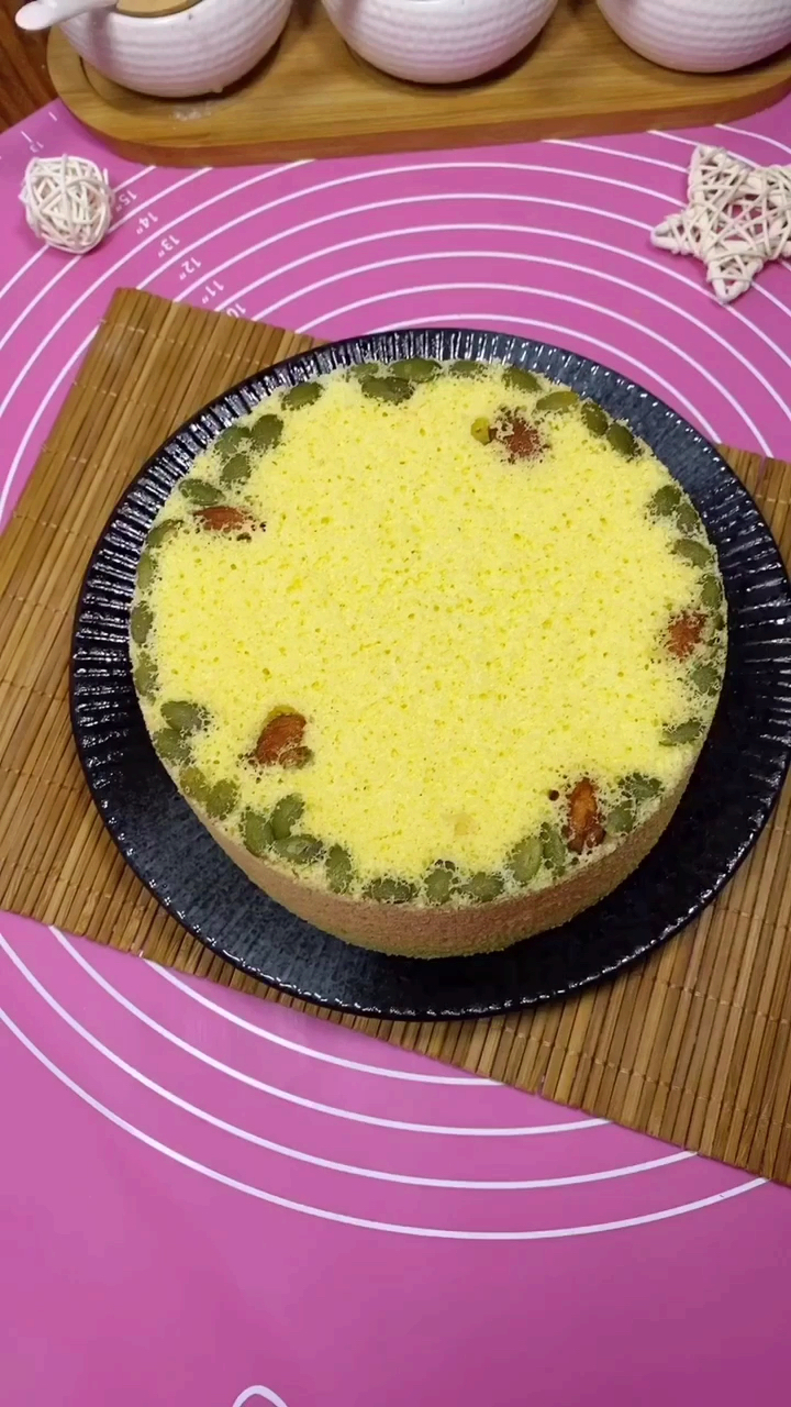 #自制美食#玉米面蒸蛋糕的做法,绵软好吃不上火