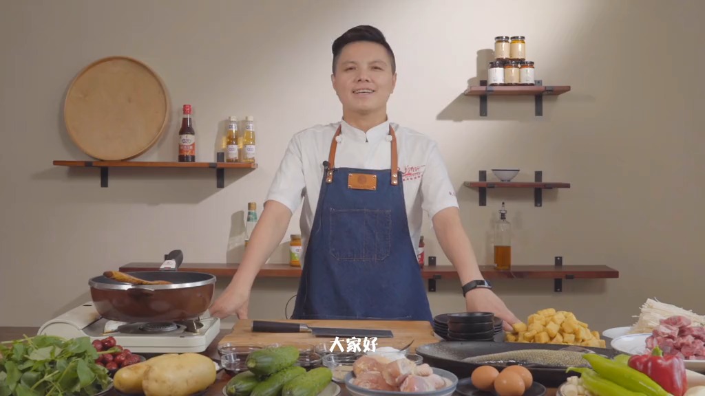 #轻知计划#国家名厨教做鸡蛋炒金针菇,炒菜顺序一定记牢,让你厨艺节节高升。