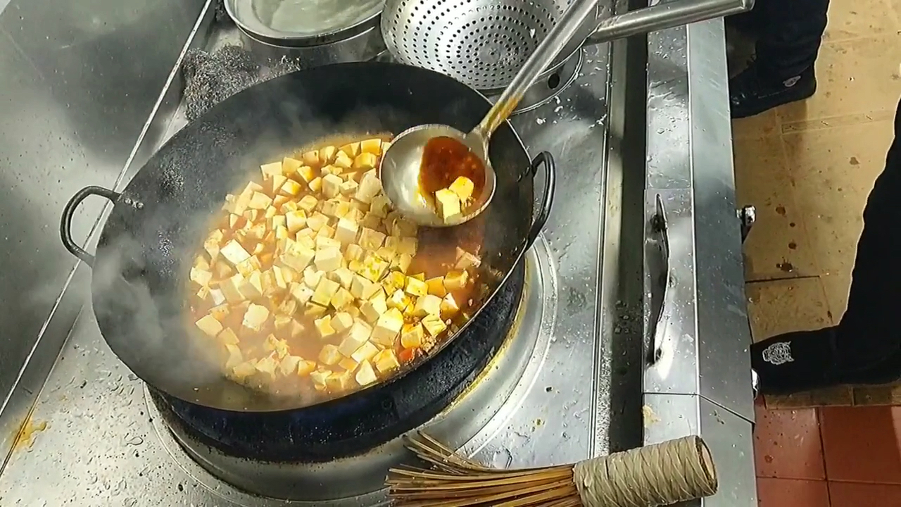 #美食#主厨教你如何做传统麻婆豆腐,还不会的朋友可以多看几遍!