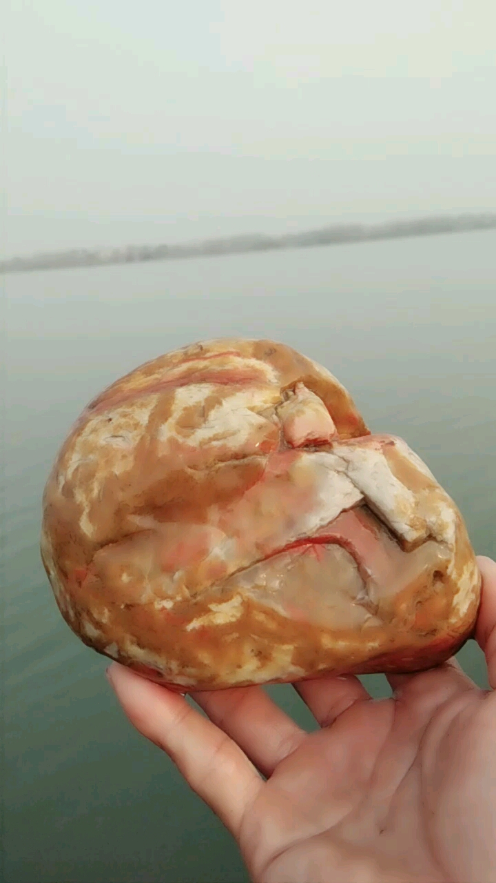 汉江鸡血石,懂行的,给我看一下。