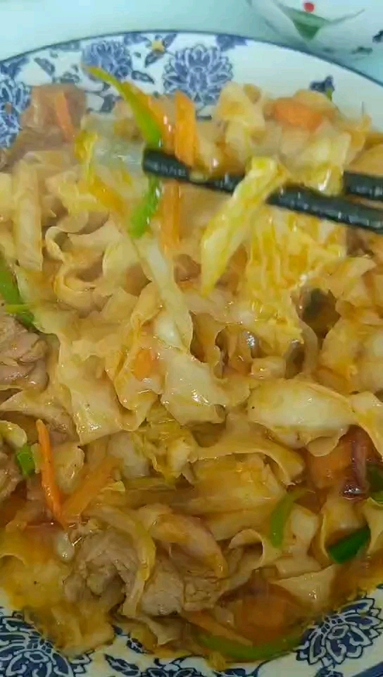 兰州牛肉炒刀削面