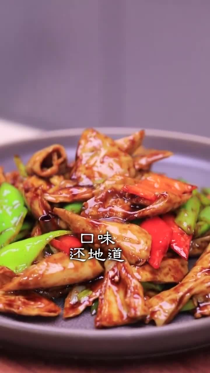 尖椒肥肠,家常做法不过油,简单到一碗汁就搞定!