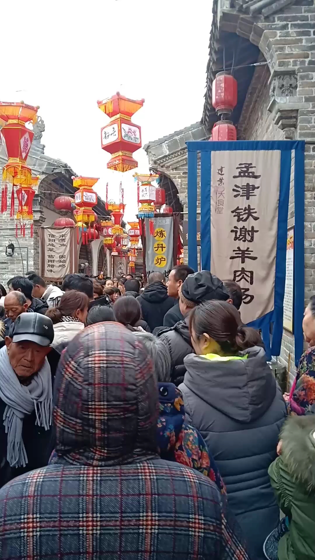 游古镇,吃各地特色小吃