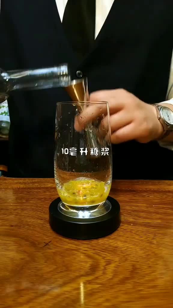 调酒自制没有酒精的饮料,家里就可以调,本人亲测,凉爽好喝!大家帮忙取个名字啊