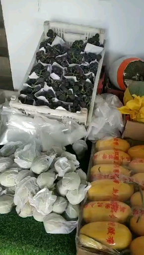 南逯长录水果蔬菜店