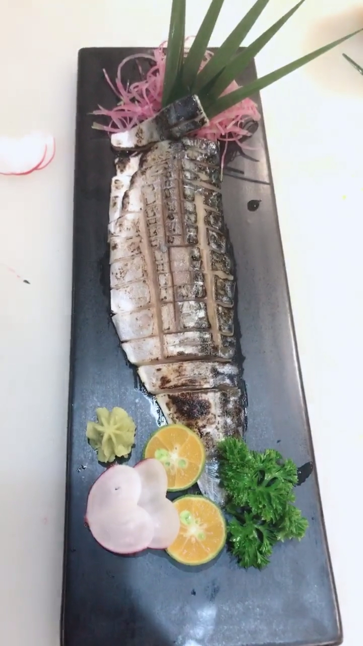 炙烤醋青鱼,非常好吃,拍摄不易,喜欢的点点爱心哦