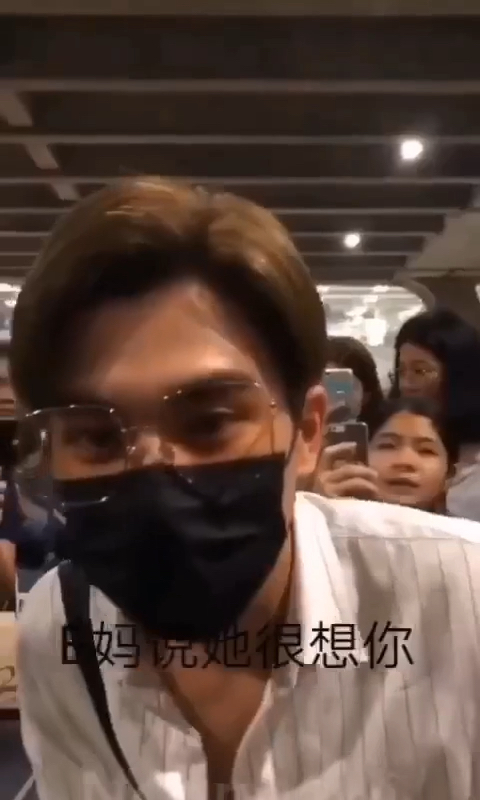 #可爱到爆了#泰星 泡芙perth王俊勇 哥哥最后的那个小表情简直可爱到爆
