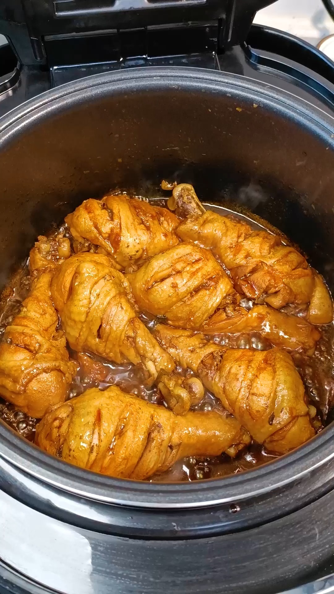 #美食教程#把鸡腿扔进电饭锅，不加一滴水，出锅软烂入味，太有食欲了
