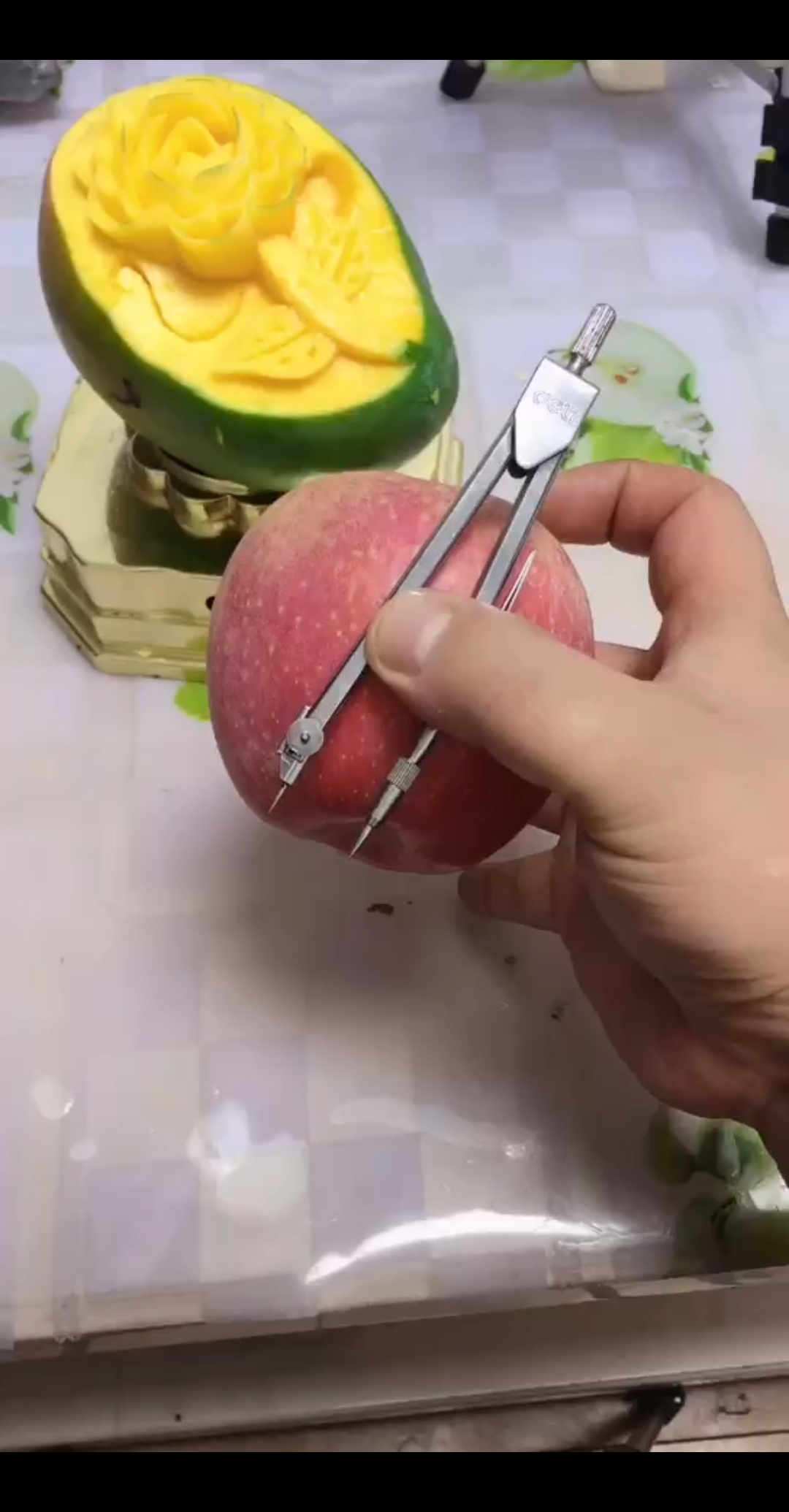 #美食看中国#苹果新吃法,苹果雕刻艺术