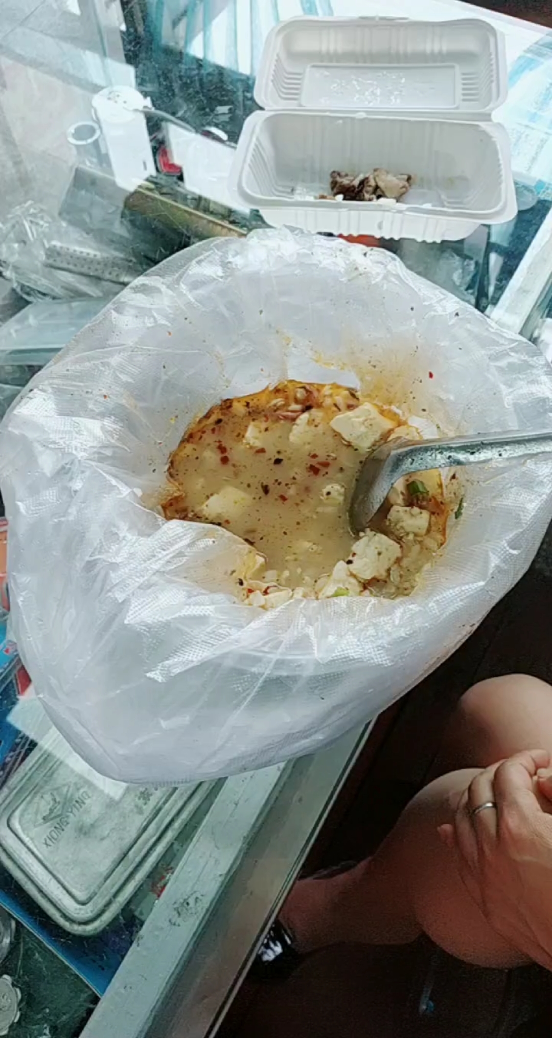 #无宵夜不夏天#这大夏天的,喝点狗肉汤炖豆腐补身体。