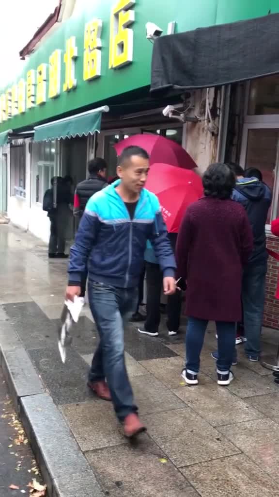 青岛人从早排到晚的面包店,在青岛一定要尝一下金麦园的面包!,美食