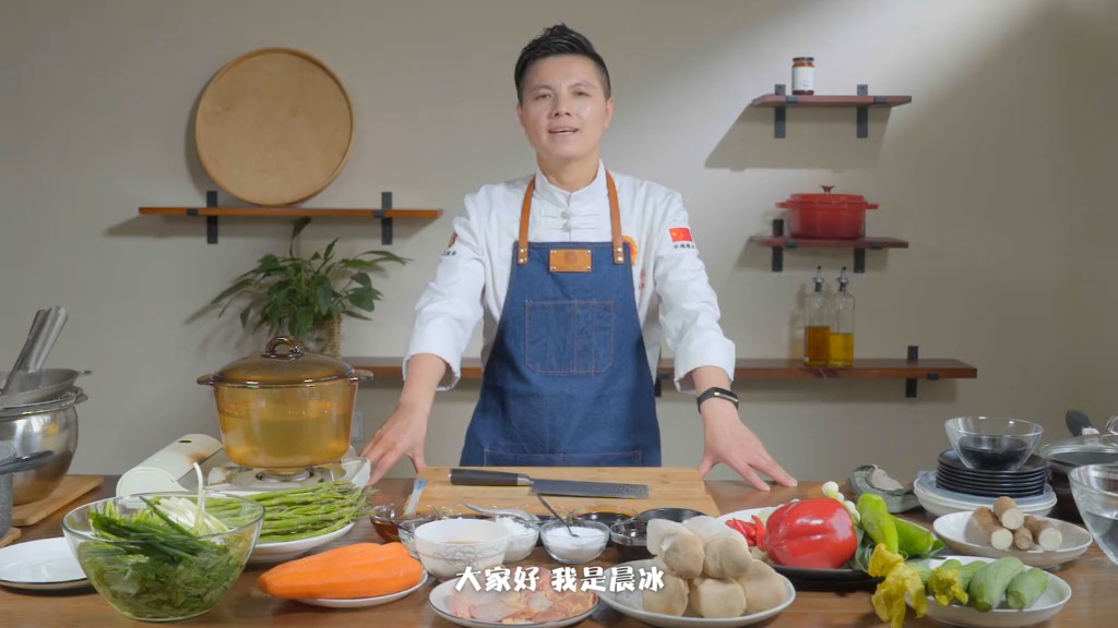 #轻知计划#饭店大厨教做杏鲍菇炒鸡块,制作流程详解详细,厨房小白也能看懂