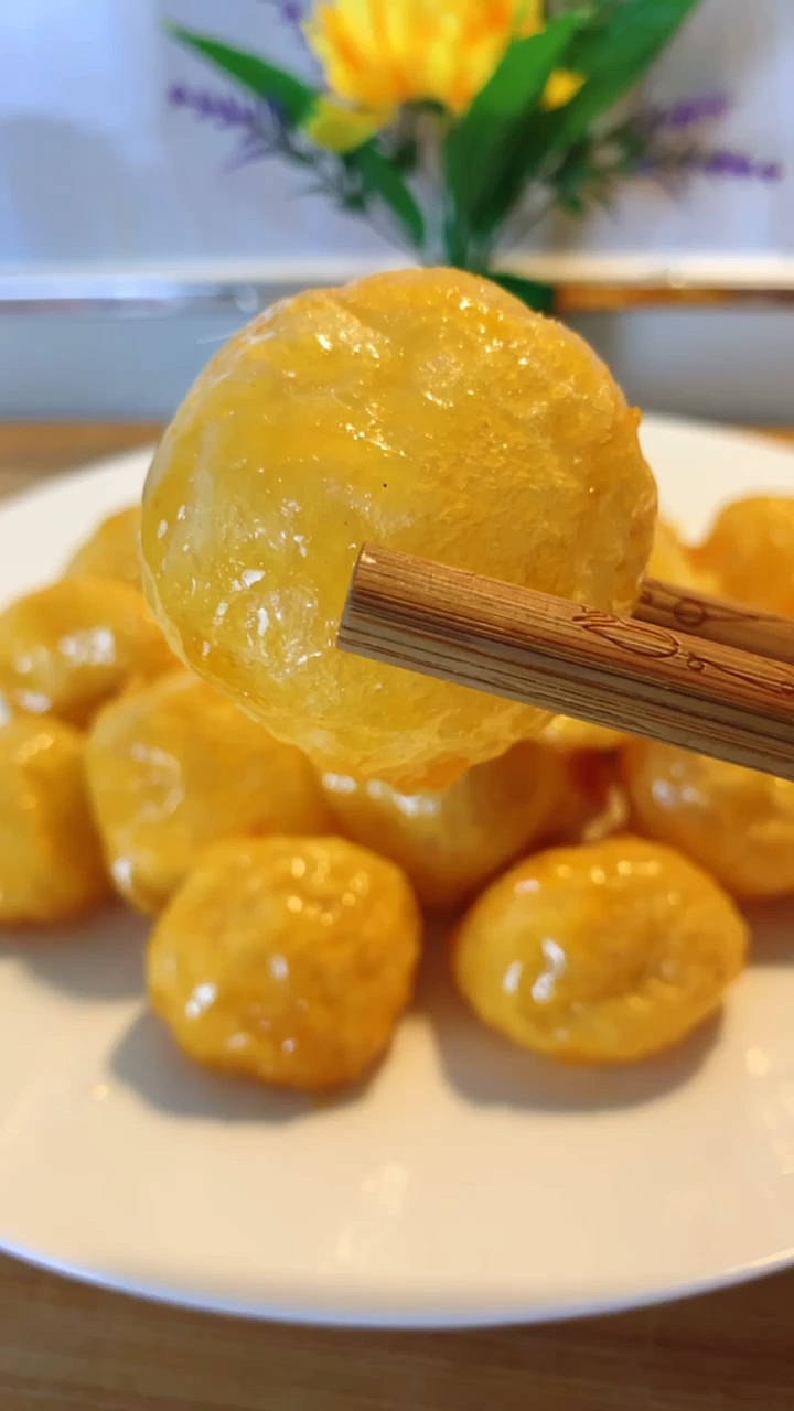 #自制美食#经典老菜酥黄菜,香甜酥脆!鸡蛋3个,湿土豆淀粉210克,面粉5克,盐1克,太香