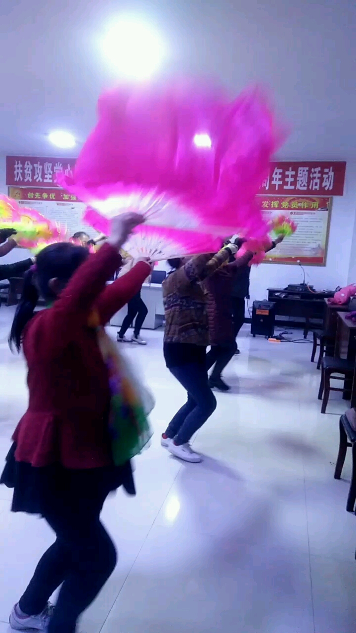 石家营村扇子舞《中国美》。