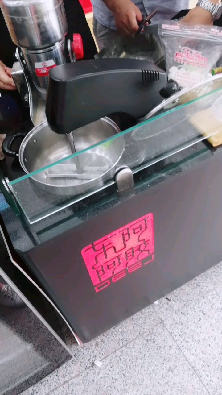 熬东阿阿胶给妹妹邮回老家,希望她早日康复