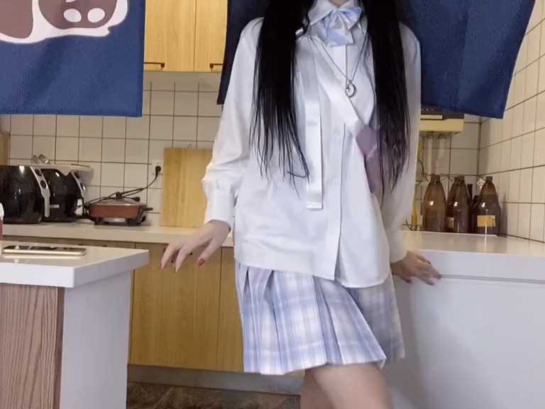 #性感美女#你以前觉得你是足控，后来发现你是腿控，然后你又怀疑你是锁骨控，