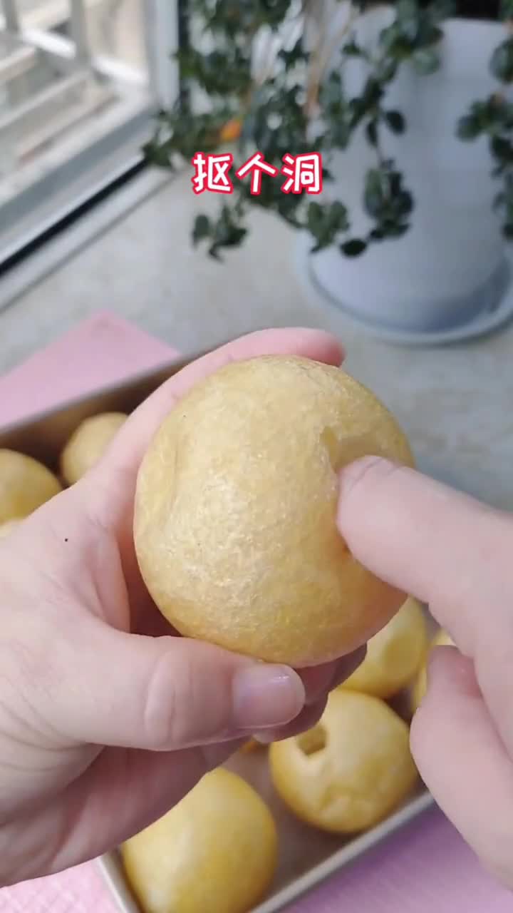 也不知道是哪个发明的油面筋,真是太好吃了,汤汁拌饭都那么好吃