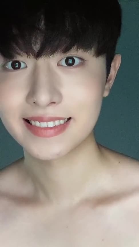 韩国呆萌小哥哥,男生也有锁骨吗